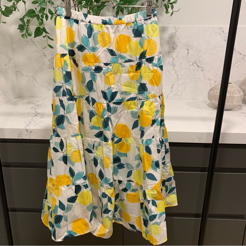 Who What Wear size 2 lemoncello skirt
